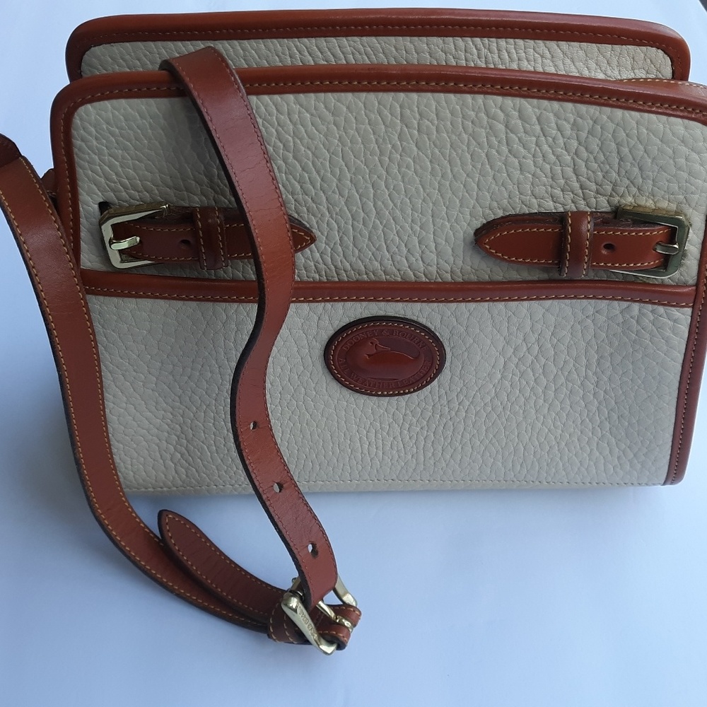 Dooney and bourke pursue bag